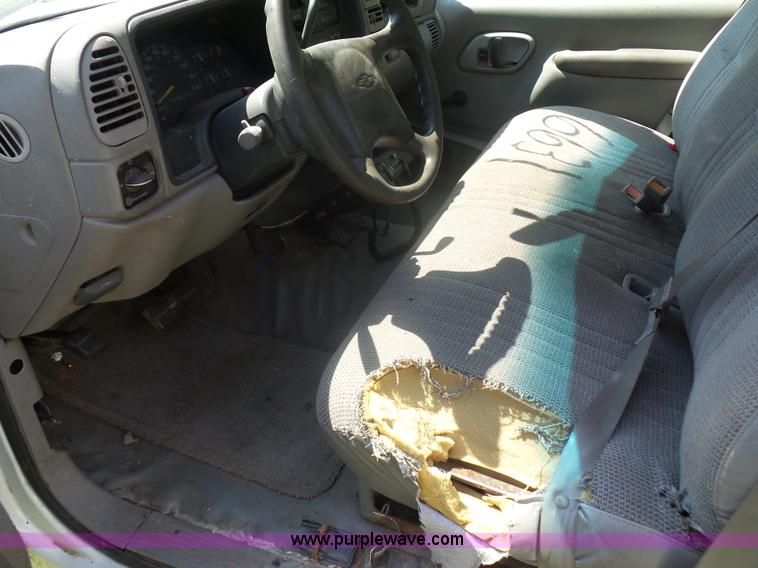 image for item K1713 2001 Chevrolet Silverado 3500 tow truck