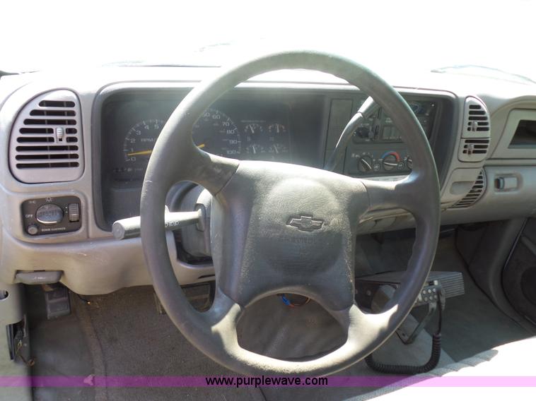 image for item K1713 2001 Chevrolet Silverado 3500 tow truck