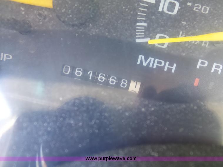 image for item K1713 2001 Chevrolet Silverado 3500 tow truck