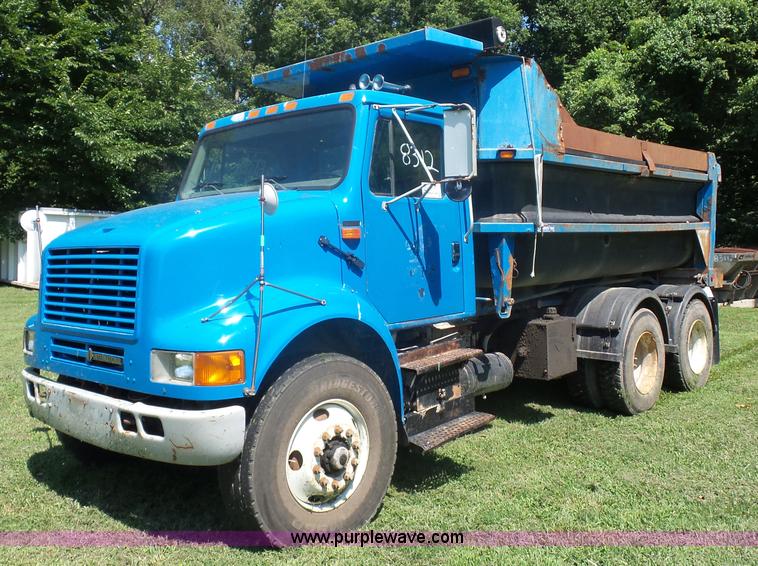 image for item K1716 2001 International 8100 dump truck
