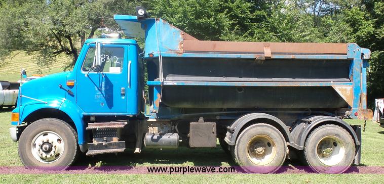image for item K1716 2001 International 8100 dump truck