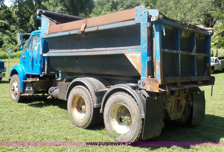 image for item K1716 2001 International 8100 dump truck