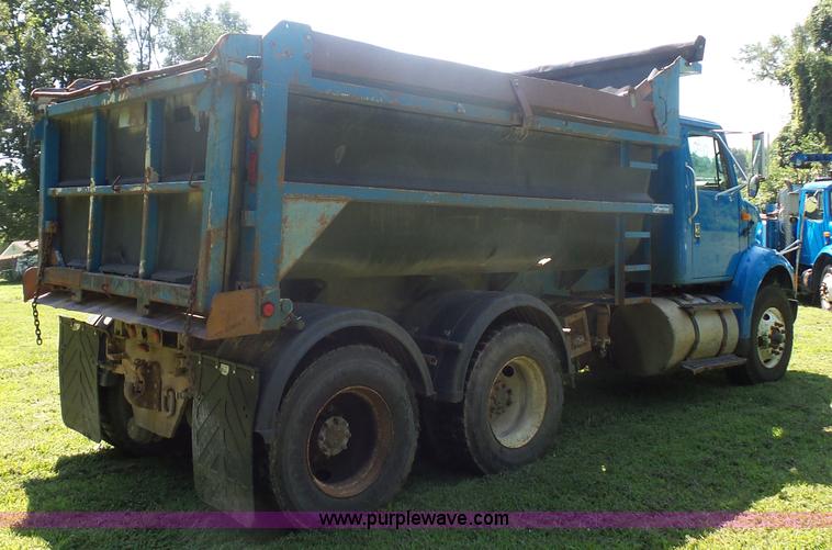 image for item K1716 2001 International 8100 dump truck