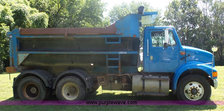 image for item K1716 2001 International 8100 dump truck