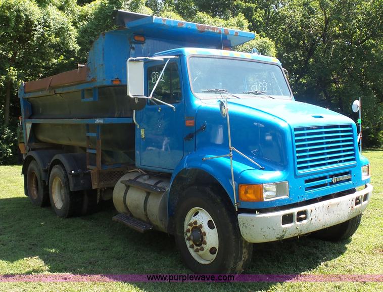 image for item K1716 2001 International 8100 dump truck
