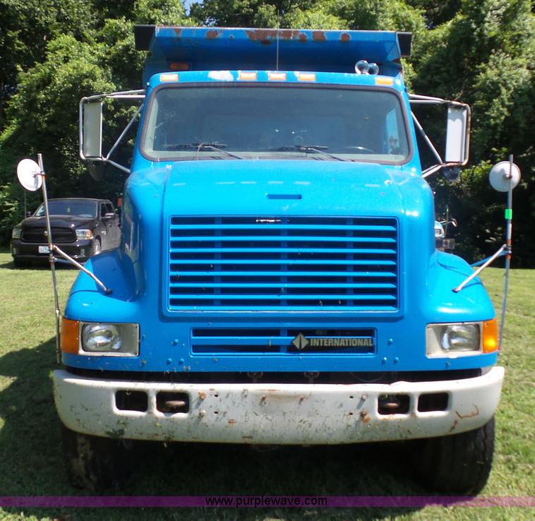 image for item K1716 2001 International 8100 dump truck