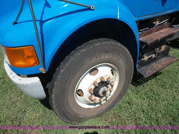 image for item K1716 2001 International 8100 dump truck