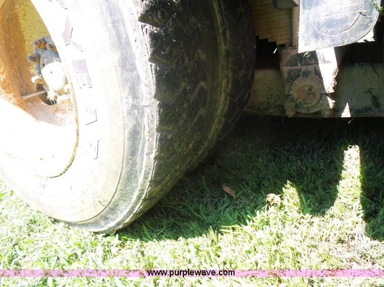 image for item K1716 2001 International 8100 dump truck