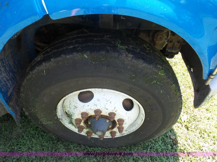 image for item K1716 2001 International 8100 dump truck