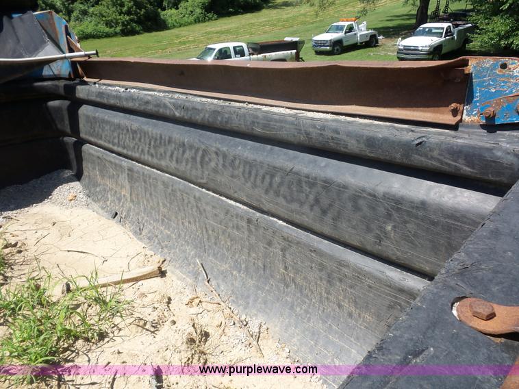 image for item K1716 2001 International 8100 dump truck