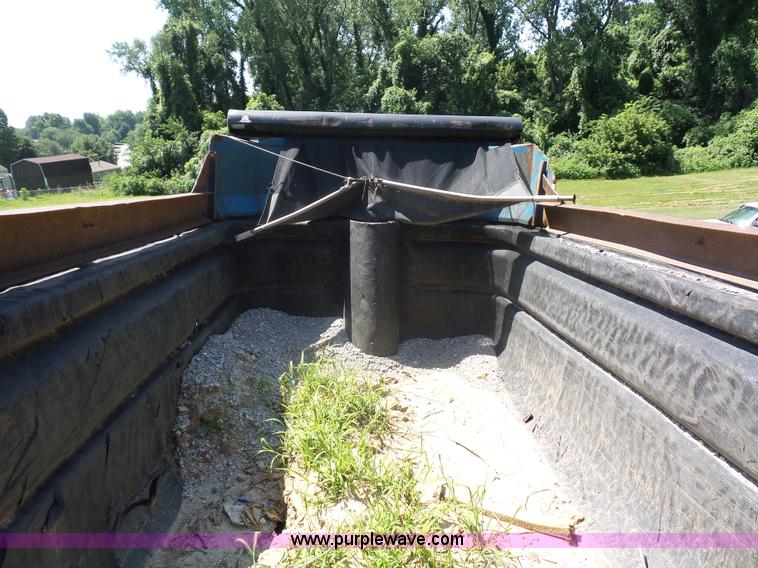 image for item K1716 2001 International 8100 dump truck