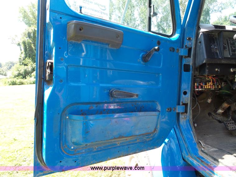 image for item K1716 2001 International 8100 dump truck