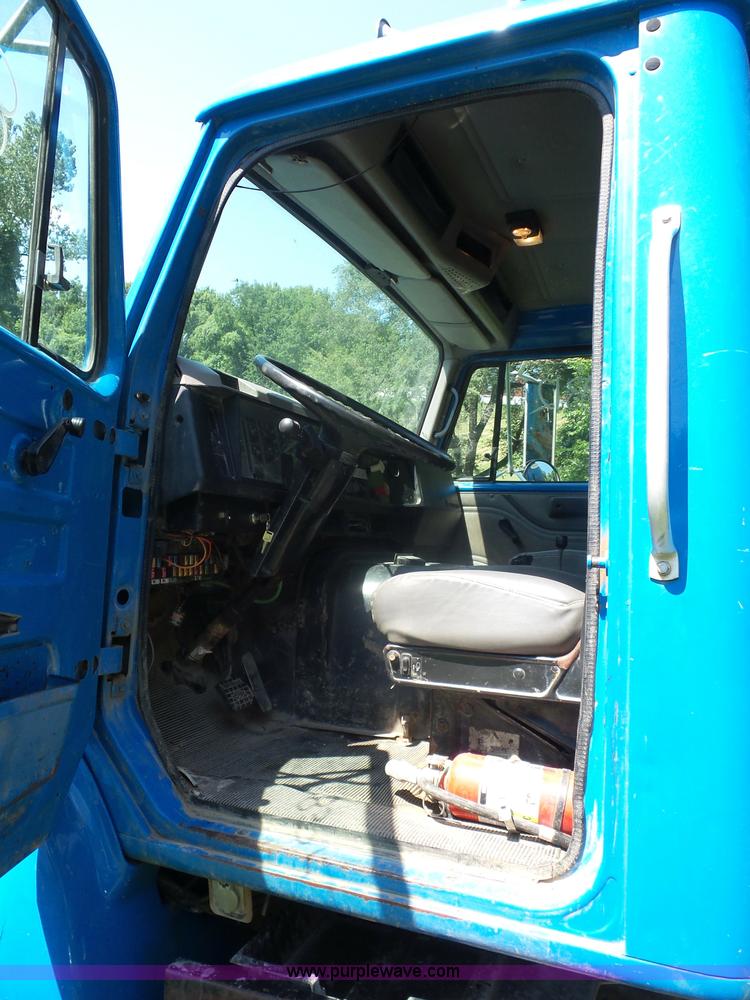 image for item K1716 2001 International 8100 dump truck