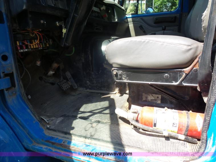 image for item K1716 2001 International 8100 dump truck