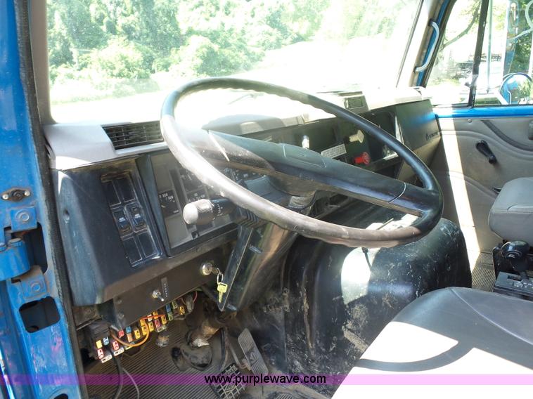 image for item K1716 2001 International 8100 dump truck