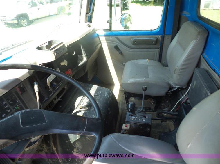 image for item K1716 2001 International 8100 dump truck