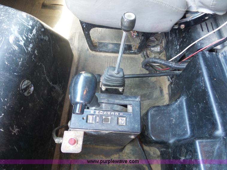 image for item K1716 2001 International 8100 dump truck