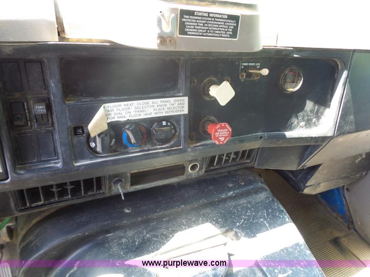 image for item K1716 2001 International 8100 dump truck