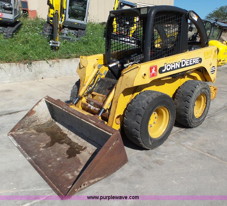 image for item K2175 2003 John Deere 250 Series II skid steer