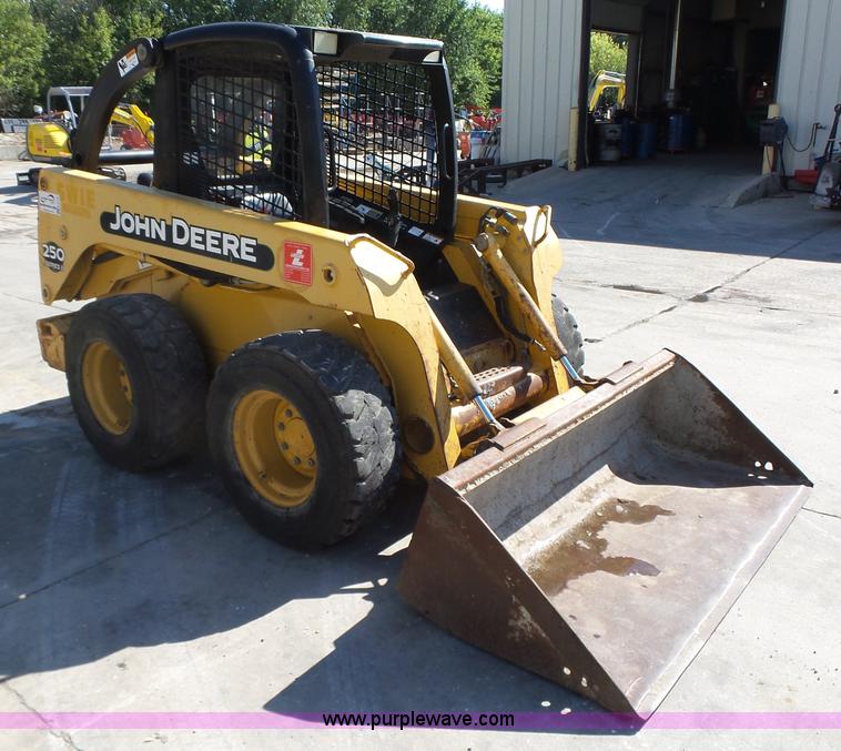 image for item K2175 2003 John Deere 250 Series II skid steer