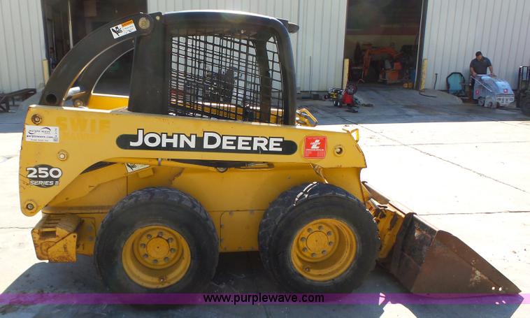 image for item K2175 2003 John Deere 250 Series II skid steer