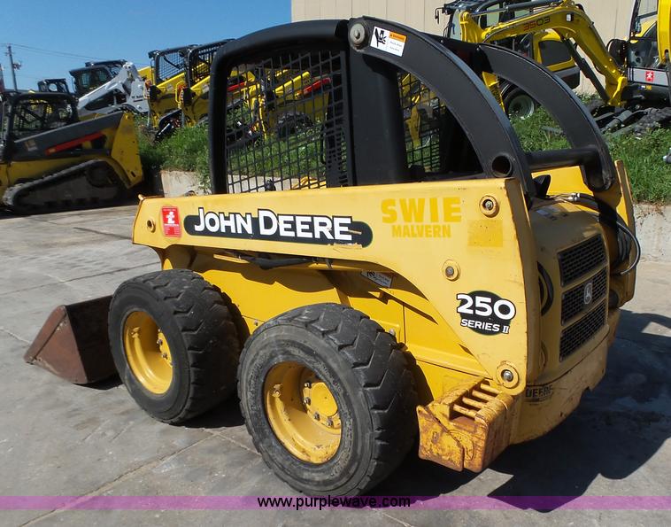 image for item K2175 2003 John Deere 250 Series II skid steer
