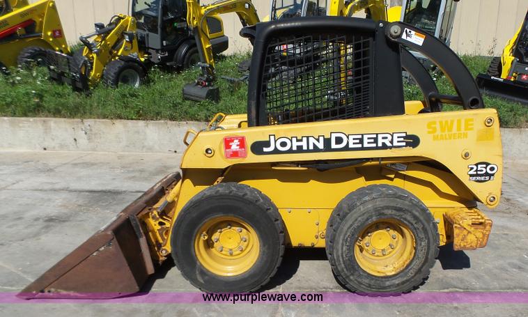 image for item K2175 2003 John Deere 250 Series II skid steer