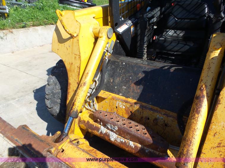 image for item K2175 2003 John Deere 250 Series II skid steer