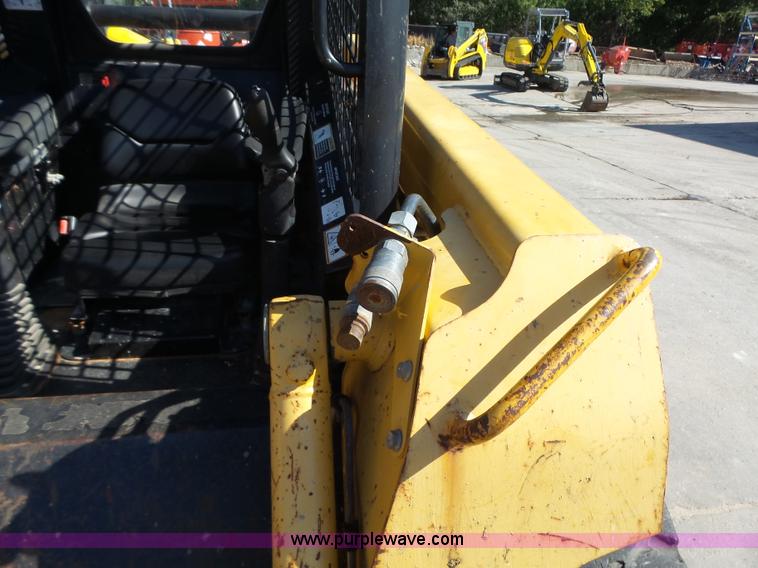 image for item K2175 2003 John Deere 250 Series II skid steer