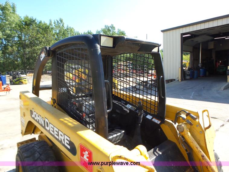 image for item K2175 2003 John Deere 250 Series II skid steer