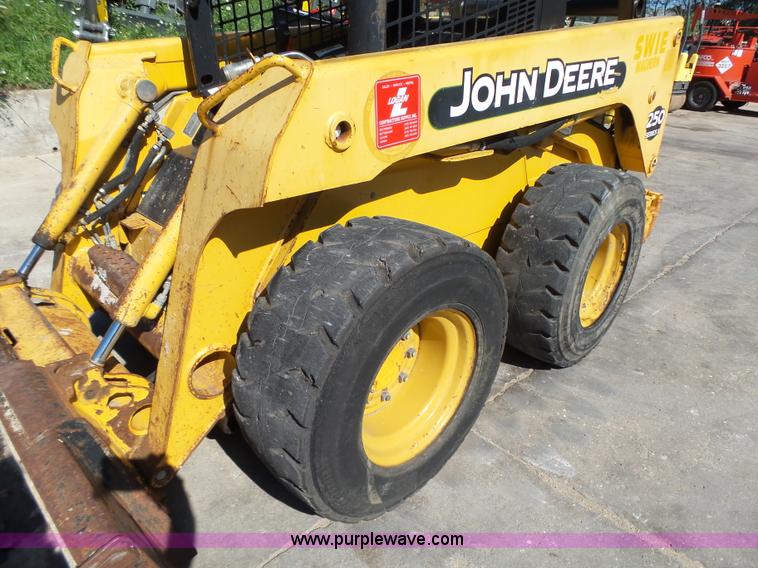 image for item K2175 2003 John Deere 250 Series II skid steer