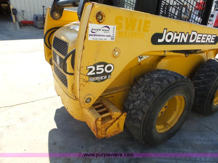 image for item K2175 2003 John Deere 250 Series II skid steer