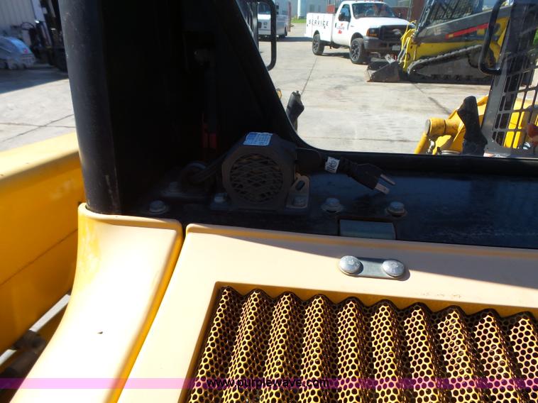 image for item K2175 2003 John Deere 250 Series II skid steer