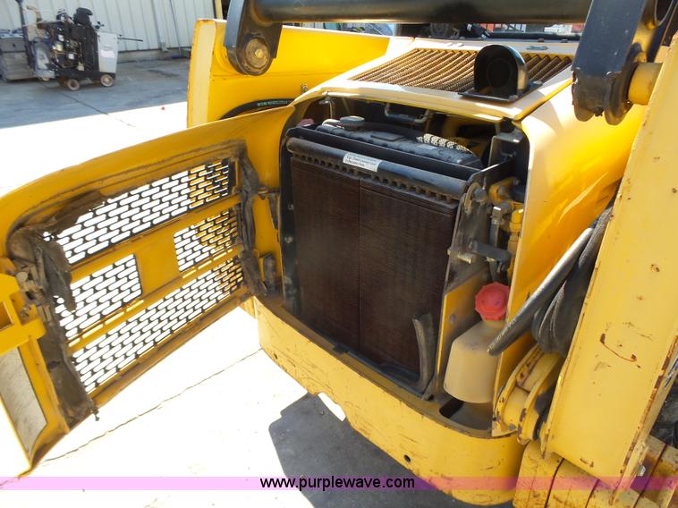 image for item K2175 2003 John Deere 250 Series II skid steer