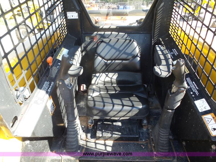 image for item K2175 2003 John Deere 250 Series II skid steer