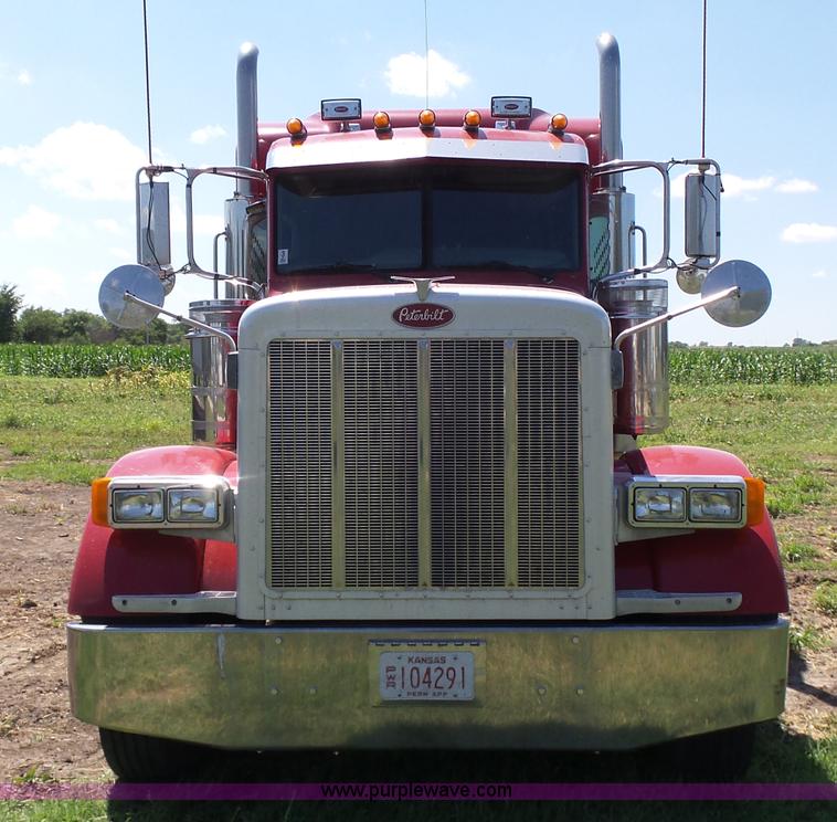 image for item K3133 2006 Peterbilt 379 semi truck