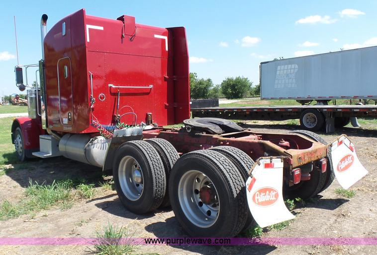 image for item K3133 2006 Peterbilt 379 semi truck