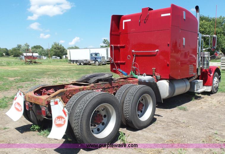 image for item K3133 2006 Peterbilt 379 semi truck