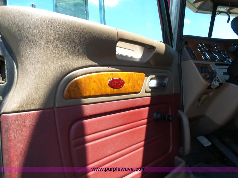 image for item K3133 2006 Peterbilt 379 semi truck