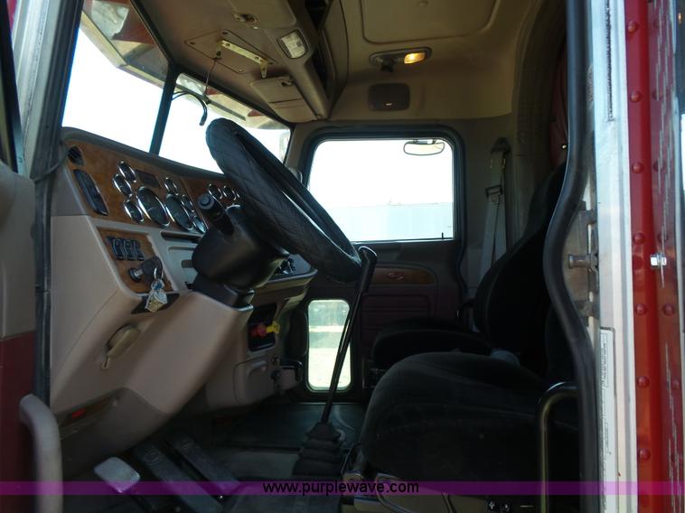 image for item K3133 2006 Peterbilt 379 semi truck