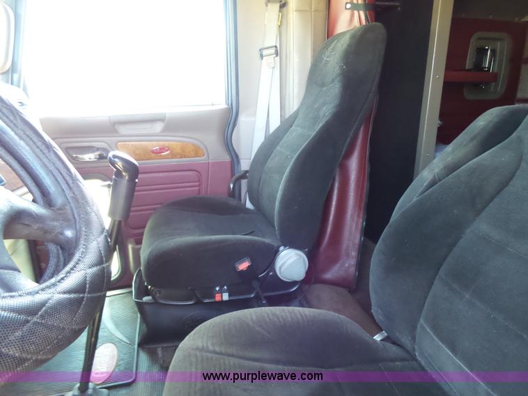 image for item K3133 2006 Peterbilt 379 semi truck