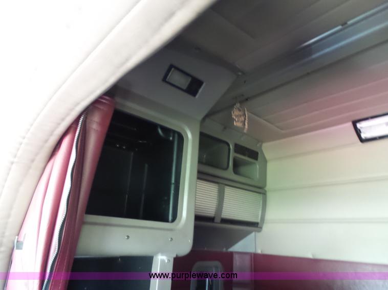 image for item K3133 2006 Peterbilt 379 semi truck