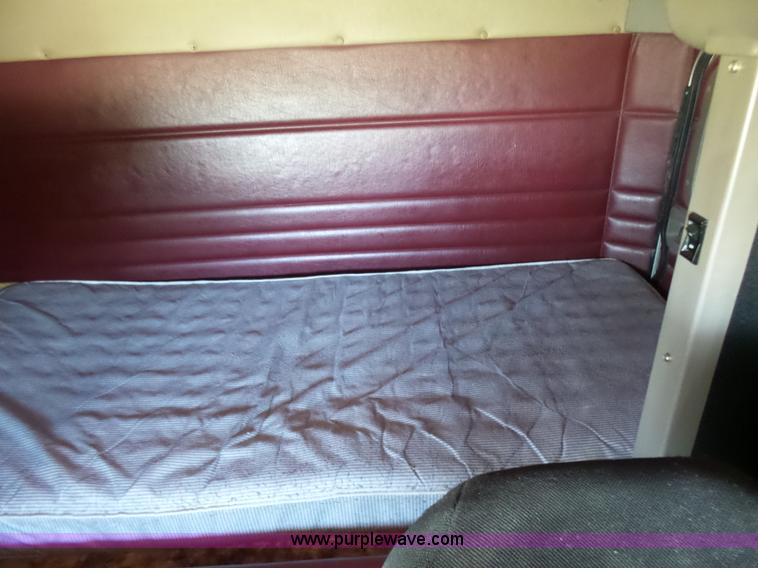 image for item K3133 2006 Peterbilt 379 semi truck