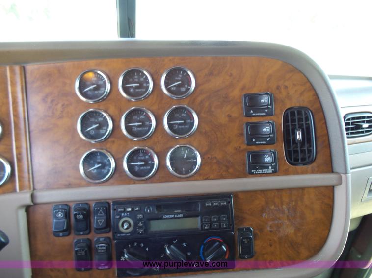 image for item K3133 2006 Peterbilt 379 semi truck