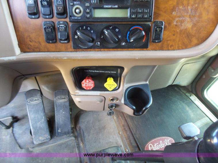 image for item K3133 2006 Peterbilt 379 semi truck