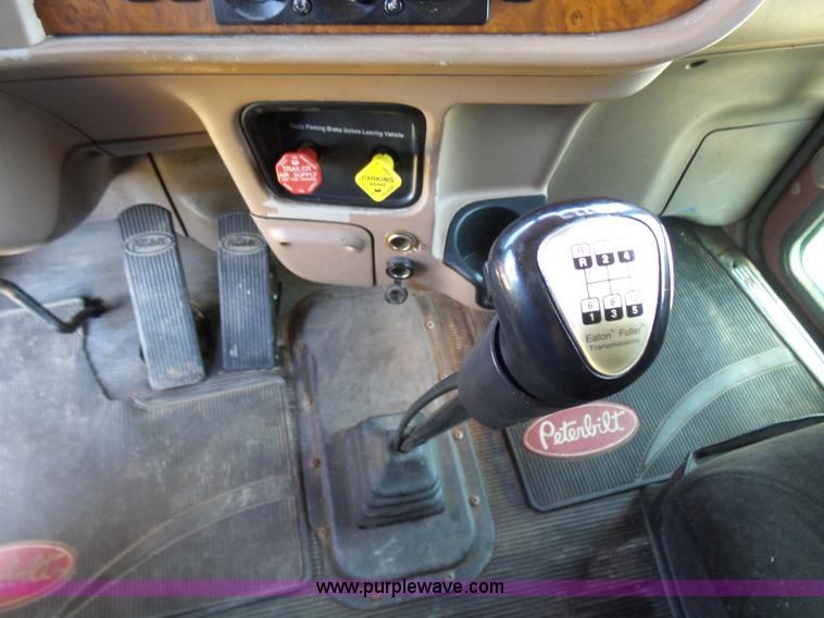 image for item K3133 2006 Peterbilt 379 semi truck