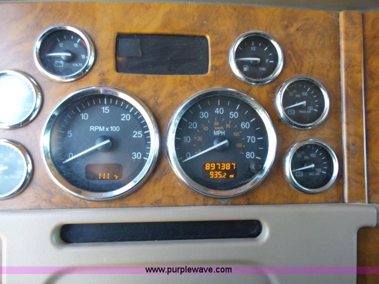 image for item K3133 2006 Peterbilt 379 semi truck