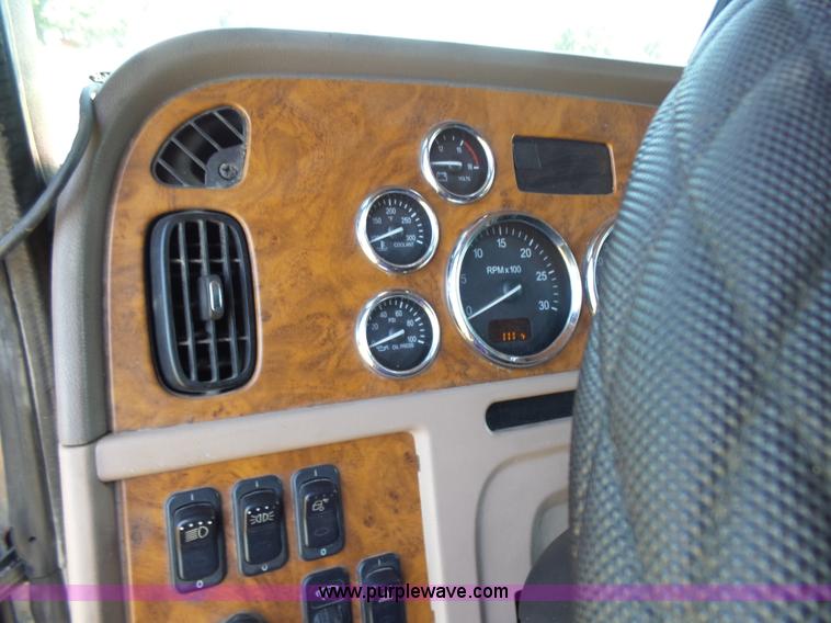 image for item K3133 2006 Peterbilt 379 semi truck