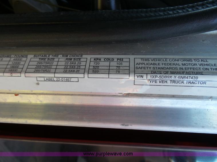 image for item K3133 2006 Peterbilt 379 semi truck