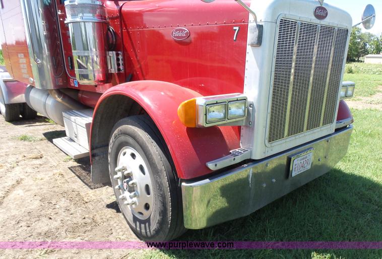 image for item K3133 2006 Peterbilt 379 semi truck